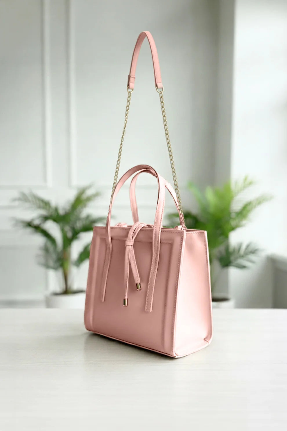 Elegant Pink Women’s Shoulder Handbag with Gold Chain – Stylish Tote Purse