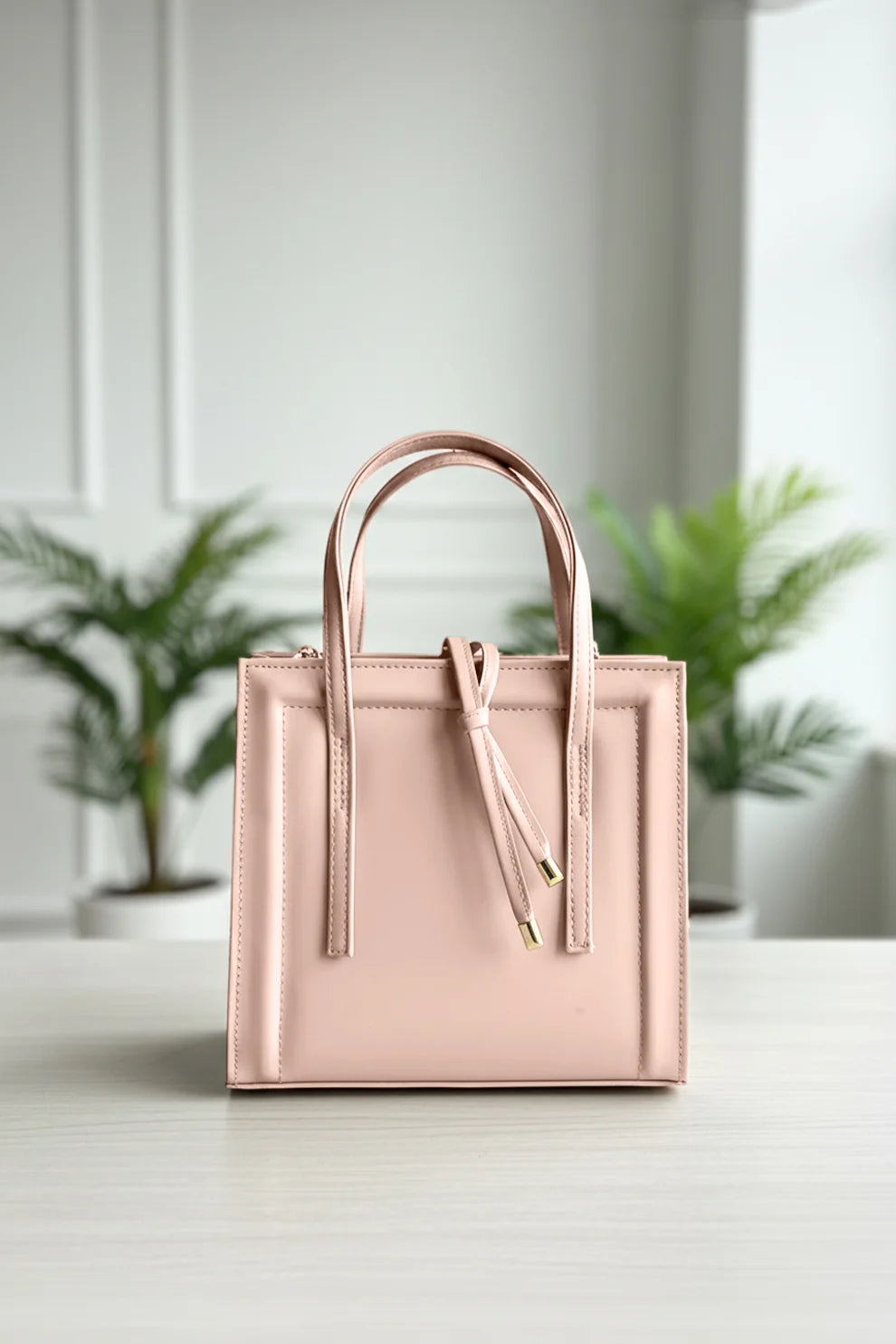 Elegant Pink Women’s Shoulder Handbag with Gold Chain – Stylish Tote Purse